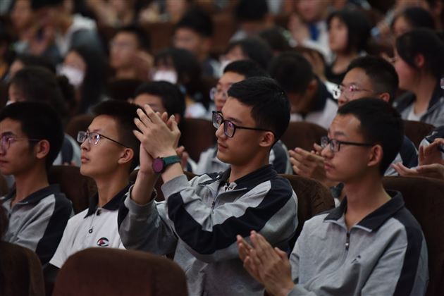 奋进正当时 砥砺再扬帆——记棠外高2020级3月月考表彰暨零诊动员大会