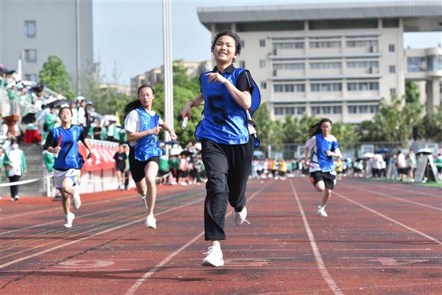 展青春风采 迎大运盛会——记棠外初中第十八届田径运动会