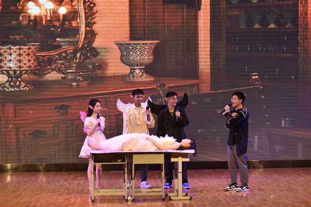 演绎中“外”经典,品味世界“文”化——棠外高中第十九届外语文化艺术节之高2020级话剧表演顺利举行