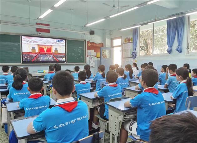 百年恰是风华正茂 青春正当踔厉奋发——棠外组织观看中国共产主义青年团成立100周年大会