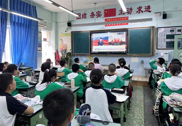 百年恰是风华正茂 青春正当踔厉奋发——棠外组织观看中国共产主义青年团成立100周年大会