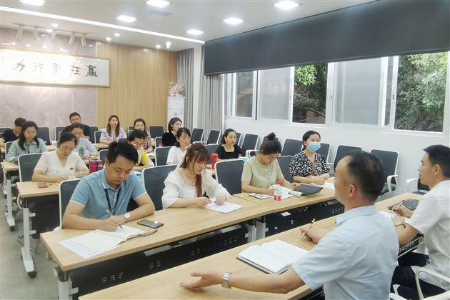 在观察中分析 在总结中提升——棠外附小召开毕业班工作会