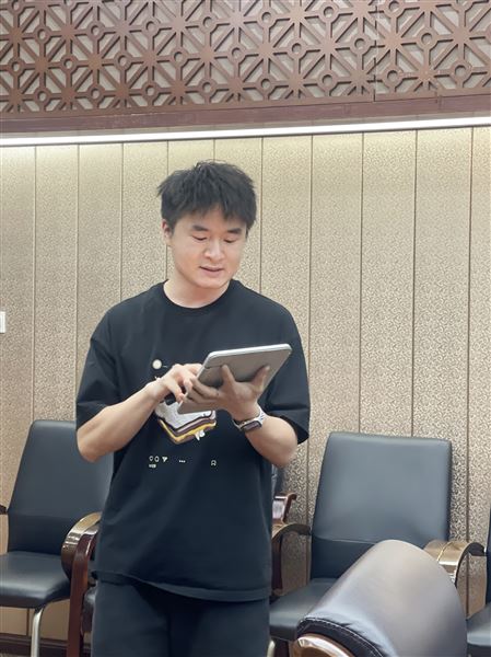 康庆老师的课例《要理想,不要爱情——钢铁是怎样炼成的整合阅读》