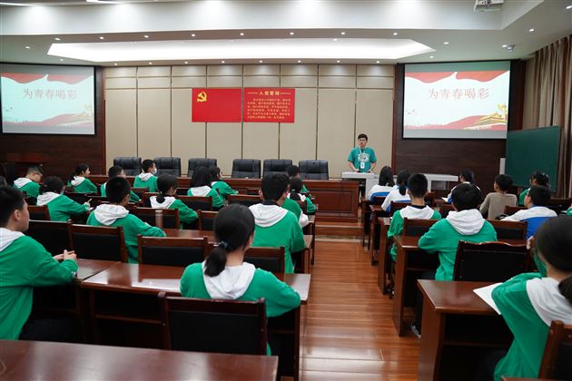 喜迎二十大 永远跟党走 奋进新征程——棠外初中团总支开展第十八期团课培训活动