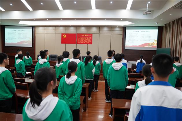 喜迎二十大 永远跟党走 奋进新征程——棠外初中团总支开展第十八期团课培训活动