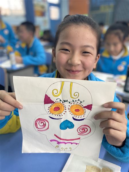 黄子墨同学墨西哥“亡灵节”手绘面具