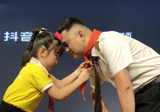 遨游蓝天 承载梦想——记棠外附小三年级家长义工课堂