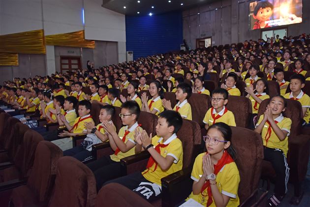 寰宇纷呈万花筒 异域风情醉人心——记棠外附小五年级家长义工课堂