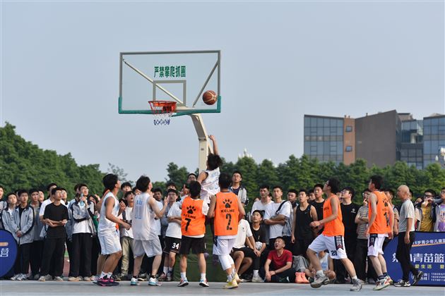 棠外举行篮球联盟(TBA)高二班级比赛