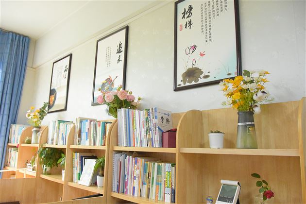 诗意地栖居 舒心地工作——棠外初中开展文明办公室评选活动 