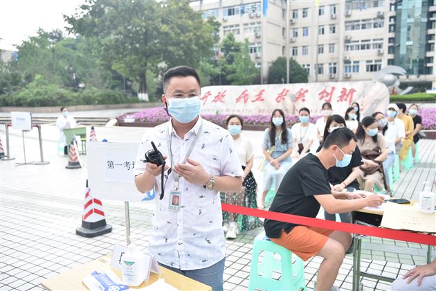 防控不松懈 防患于未然——中考棠外考点认真开展疫情防控应急演练