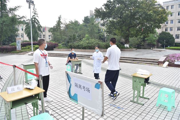 防控不松懈 防患于未然——中考棠外考点认真开展疫情防控应急演练