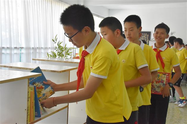 书香留存 悦享阅读——记棠外附小六年级学生捐书仪式