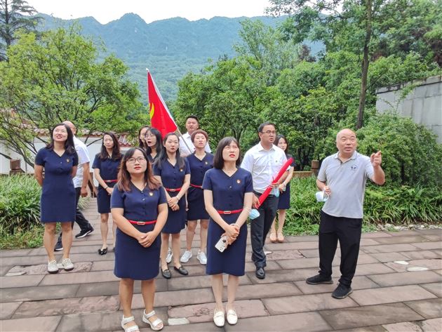 追寻红色记忆 传承长征精神——棠外附小第三党支部党员主题日活动