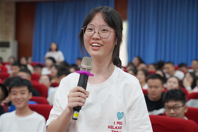 现场学生提问