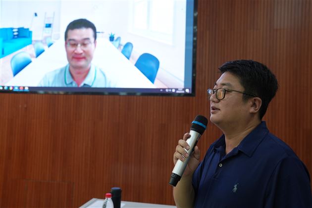 现场连线中国科学院珠穆朗玛峰大气与环境综合观测研究站站长马伟强教授