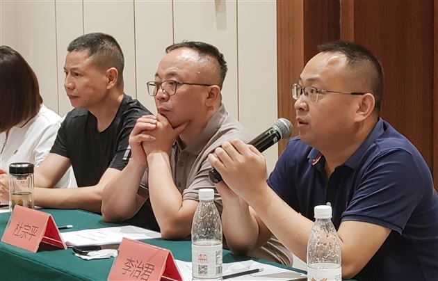立足新起点 开创新辉煌——中共成都棠湖外国语学校党委高中第三党支部开展“高2020级高三启动”党建活动