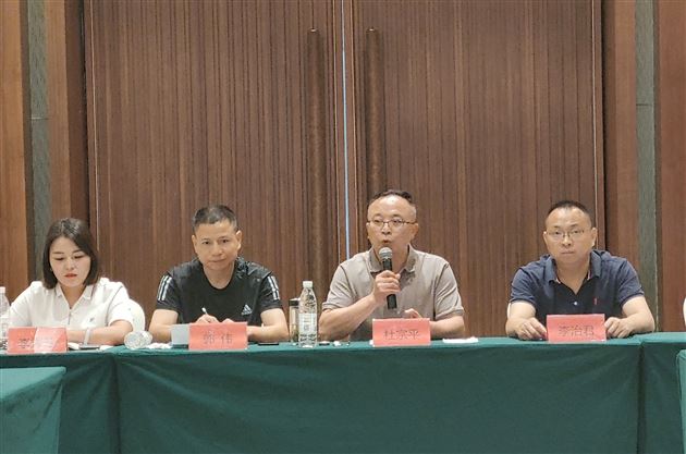 立足新起点 开创新辉煌——中共成都棠湖外国语学校党委高中第三党支部开展“高2020级高三启动”党建活动
