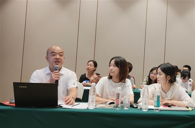 立足新起点 开创新辉煌——中共成都棠湖外国语学校党委高中第三党支部开展“高2020级高三启动”党建活动