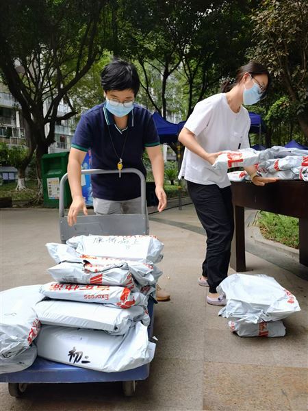 教师少休中秋假 教材快寄学子家