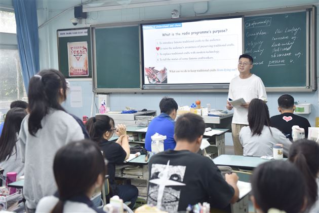 区委常委、区统战部部长杨莲一行莅临棠外检查指导秋季开学工作