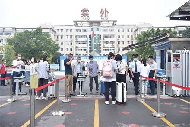 区委常委、区统战部部长杨莲一行莅临棠外检查指导秋季开学工作