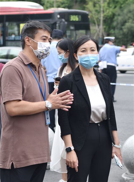 区委常委、区统战部部长杨莲一行莅临棠外检查指导秋季开学工作