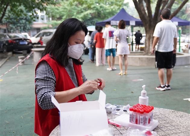 同心合力战疫情,共克时艰显担当——棠外党员教师积极参加抗疫保教志愿服务活动