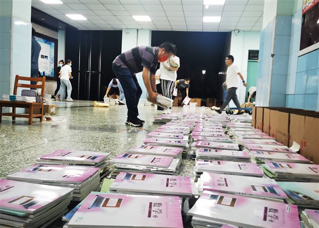 同心合力战疫情,共克时艰显担当——棠外党员教师积极参加抗疫保教志愿服务活动