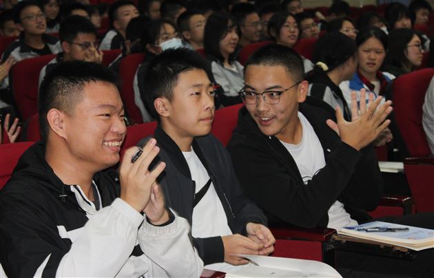 “校友分享会”之“文理商融合之路,从信管到咨询”——棠外开展学科渗透生涯规划系列活动