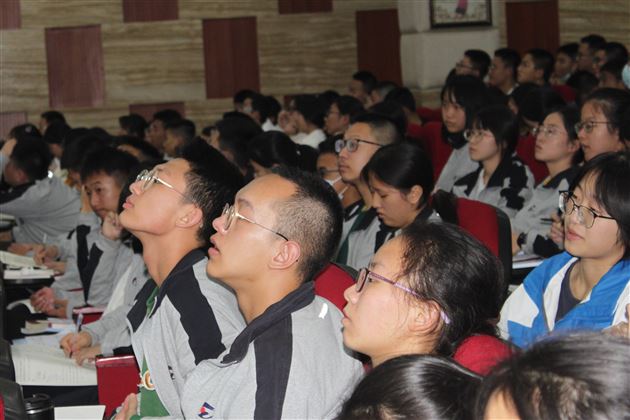“校友分享会”之“文理商融合之路,从信管到咨询”——棠外开展学科渗透生涯规划系列活动