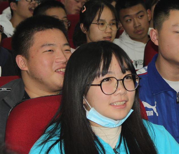 “校友分享会”之“文理商融合之路,从信管到咨询”——棠外开展学科渗透生涯规划系列活动