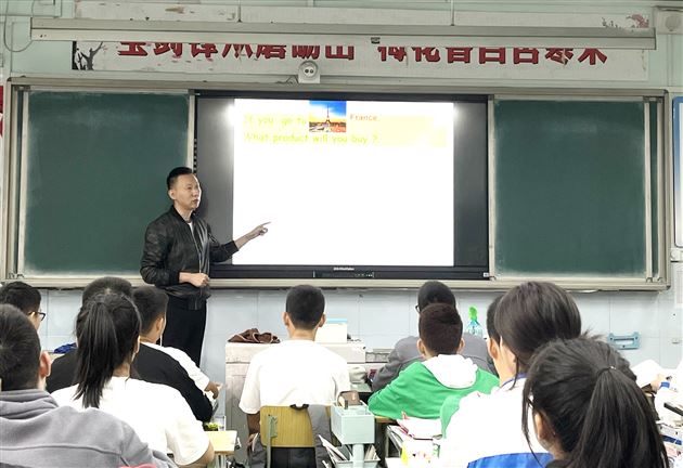 专家进校园 教师乐充电——棠外特邀双流区教科院英语教研员程德金老师指导英语教学