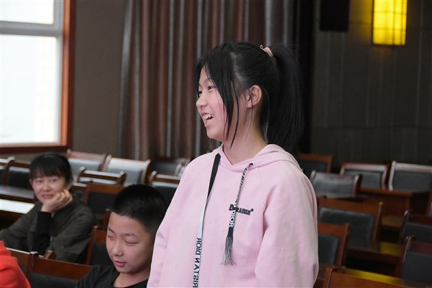 棠外党员教师刘勇举行赠书仪式