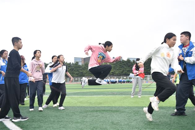 棠外初中成功举办第九届冬季师生集体趣味运动会