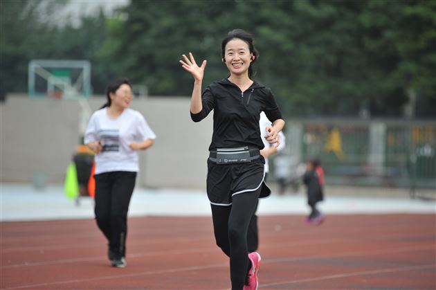 以运动致敬生活 用热爱迎接未来——第六届棠外教职工校园欢乐跑圆满完成