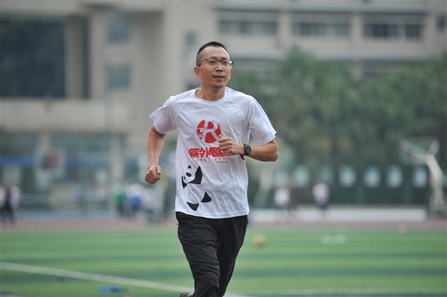 以运动致敬生活 用热爱迎接未来——第六届棠外教职工校园欢乐跑圆满完成