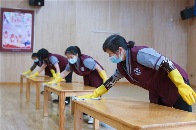 展技能 亮风采——棠湖仁智幼儿园后勤人员技能大比武