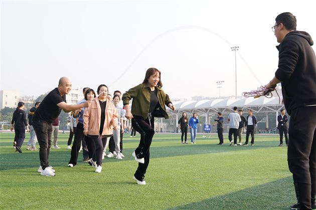 团结才能胜利 奋斗才会成功 ——棠外高中第九届集体项目运动会圆满举行