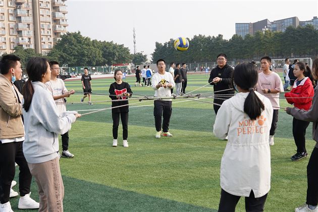 团结才能胜利 奋斗才会成功 ——棠外高中第九届集体项目运动会圆满举行