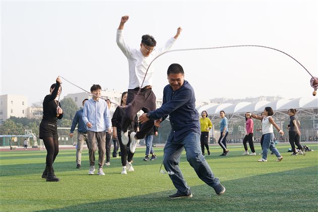 团结才能胜利 奋斗才会成功 ——棠外高中第九届集体项目运动会圆满举行