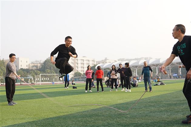 团结才能胜利 奋斗才会成功 ——棠外高中第九届集体项目运动会圆满举行