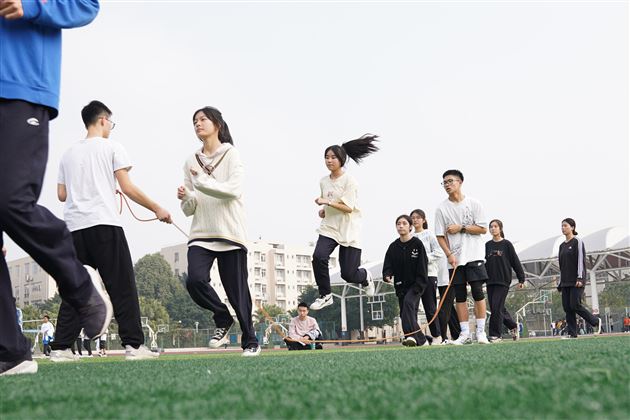 团结才能胜利 奋斗才会成功 ——棠外高中第九届集体项目运动会圆满举行