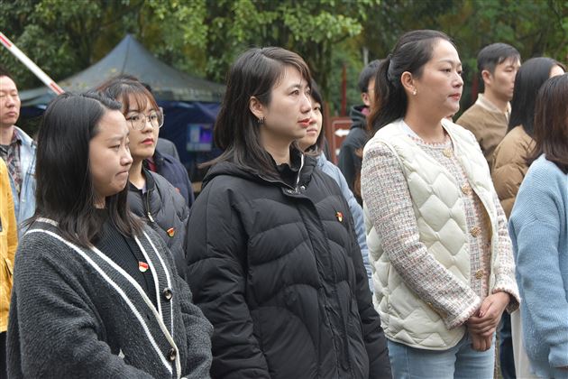 追寻先辈足迹 培育时代新人——中共成都棠湖外国语学校初中第三支部开展党建活动