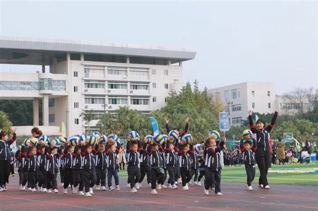 玩转三球 悦享运动——棠湖仁智幼儿园第二届幼运会暨三大球运动节