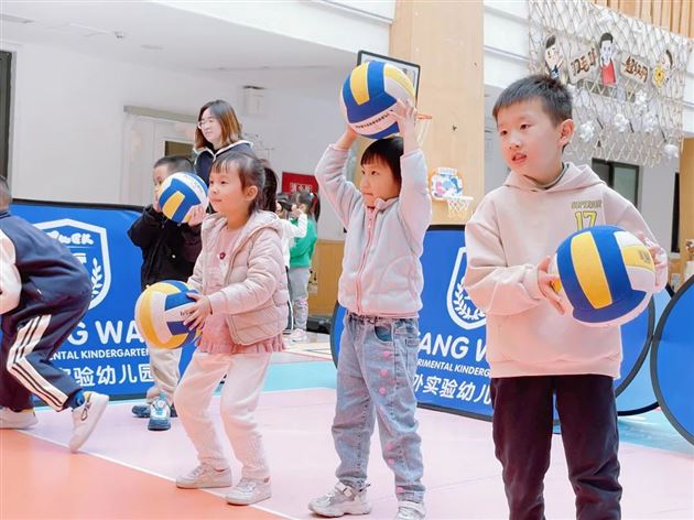 玩转三球 悦享运动——棠湖仁智幼儿园第二届幼运会暨三大球运动节