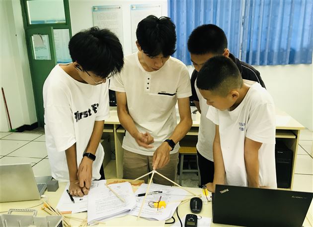 唐益老师辅导“天梯挑战”