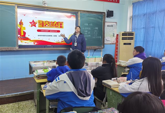 学习党的二十大精神,自觉维护宪法权威——棠外初中举行“国家宪法日”主题教育系列活动