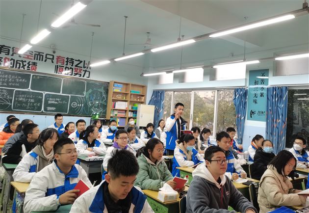 学习党的二十大精神,自觉维护宪法权威——棠外初中举行“国家宪法日”主题教育系列活动