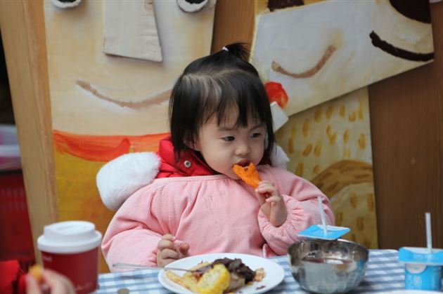 福兔迎新萌娃贺岁 美味聚集喜迎新年——棠湖仁智幼儿园2023新年大餐美味来袭